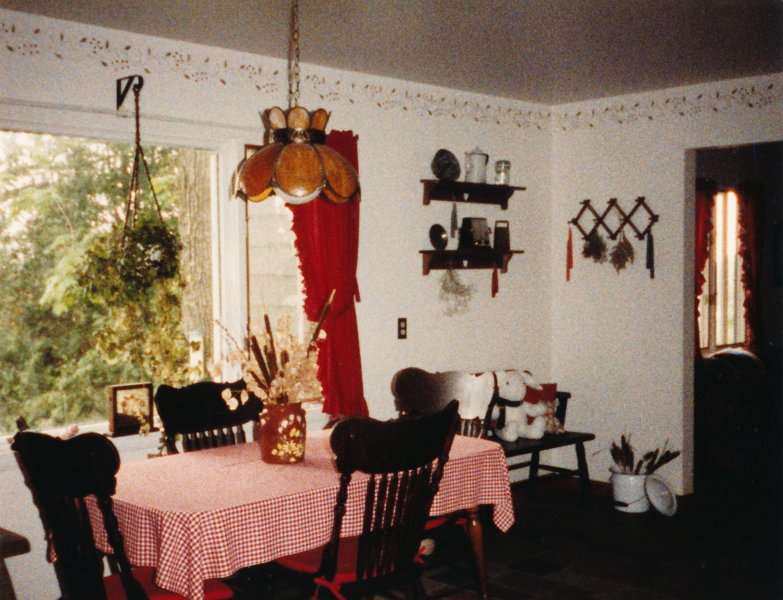 Bar-6 Pinney Interior Images 7